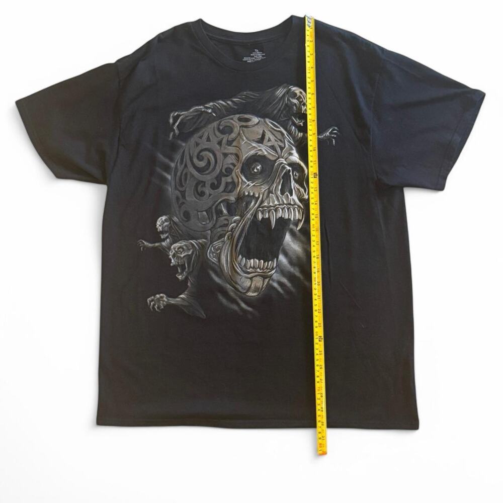 Black and grey skulls skeleton